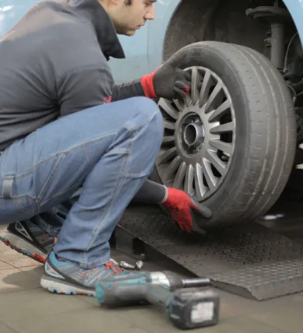 On-Spot Car Tyre Replacement Dubai